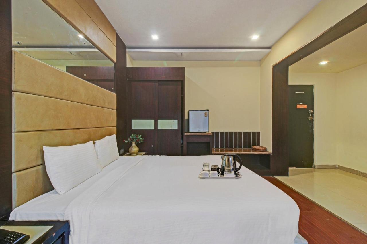 Oyo Townhouse 707 Grand Krishna Hotel Hyderabad Exterior foto