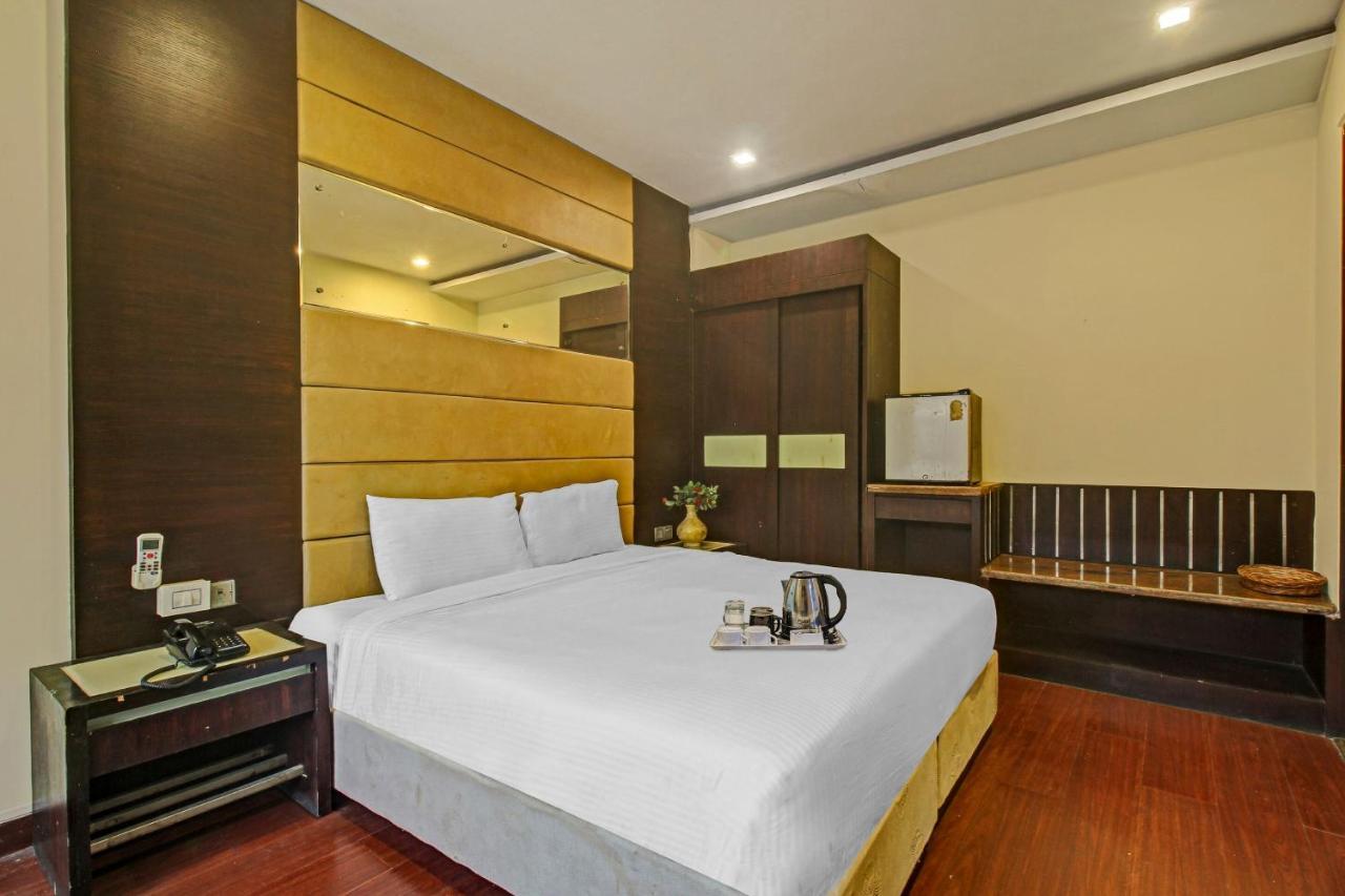 Oyo Townhouse 707 Grand Krishna Hotel Hyderabad Exterior foto